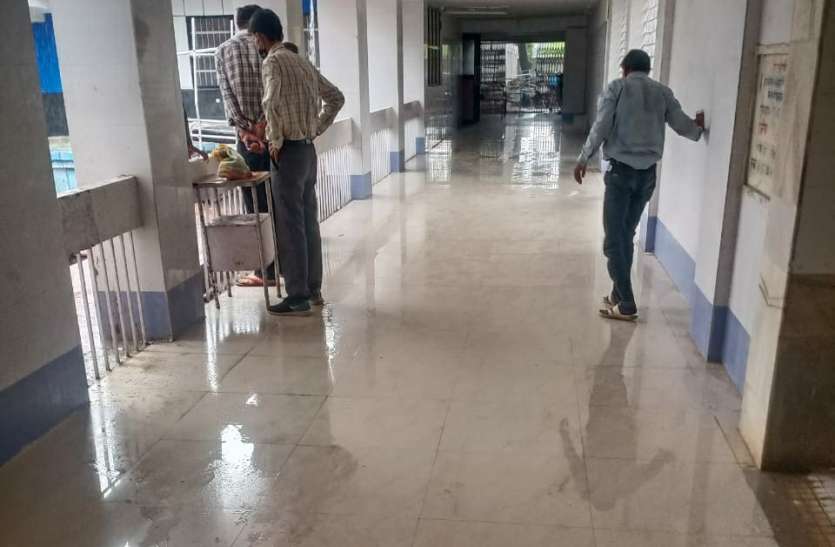 barish बैंक, अस्पताल और निचली बस्तियों में भरा पानी, बढ़ी मुसीबत