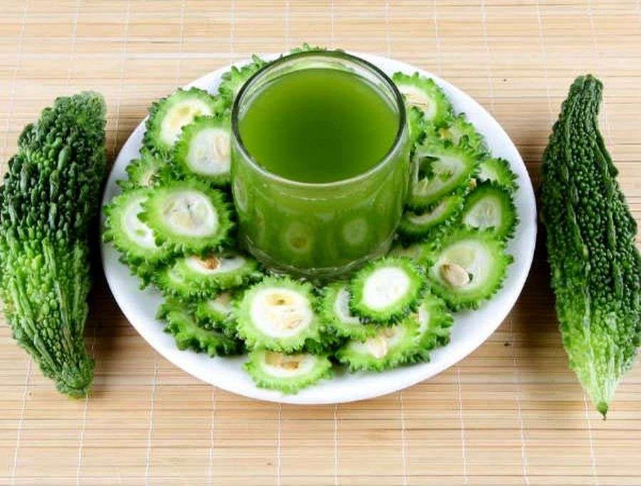 स्किन चमकदार बनाने से मोटापा घटाने तक अनेक गुणों की खान है करेला