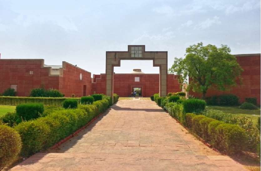अतिरिक्त प्रभार पर जेकेके, कलाकार देख रहे हैं राह अतिरिक्त प्रभार पर जेकेके, कलाकार देख रहे हैं राह