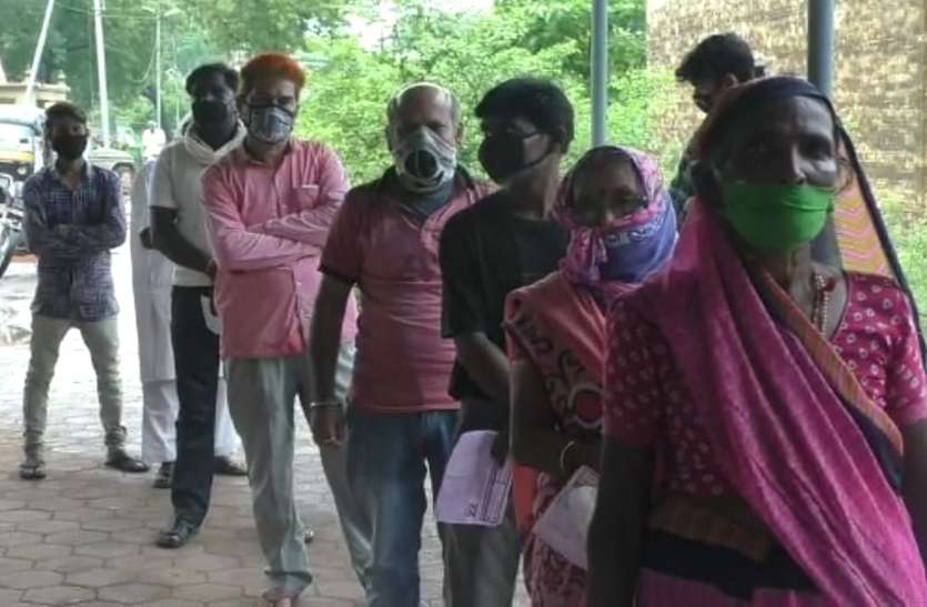 Consumers reached the power office with problems. 89 बिजली उपभोक्ताओं की सुनी समस्या, 9 का मौके पर निराकरण
