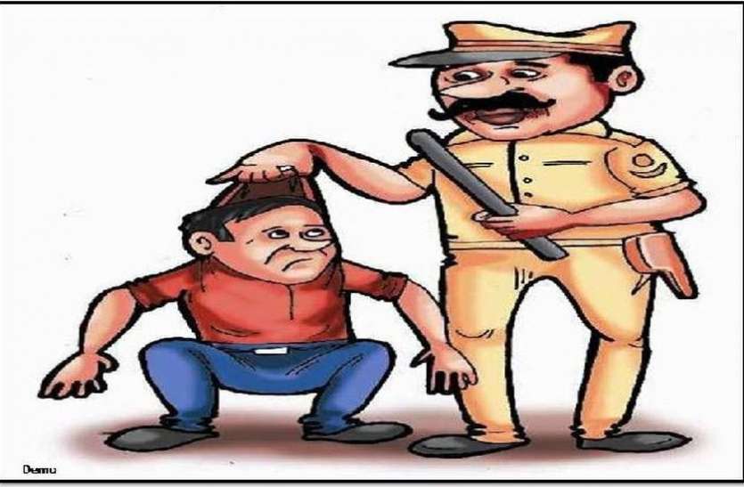 कोरोना सैंपल लेने के लिए पुलिस को चलाने पड़े डंडे कोरोना सैंपल लेने के लिए पुलिस को चलाने पड़े डंडे