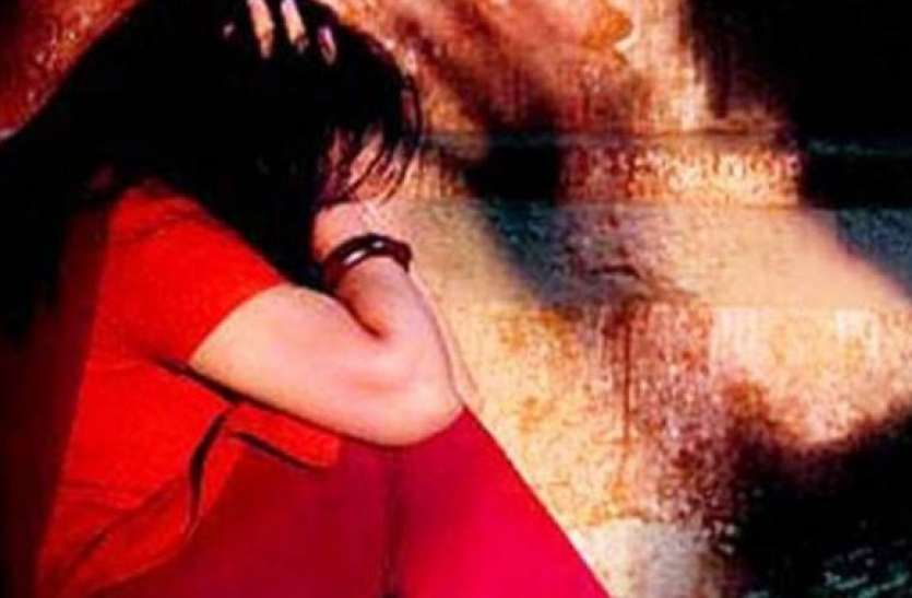 rap.jpg युवती से रिश्तेदार ही करता रहा दुष्कर्म, डिलिवरी हुई तो मरा हुआ बच्चा पैदा हुआ, युवक ने रचाई दूसरी शादी