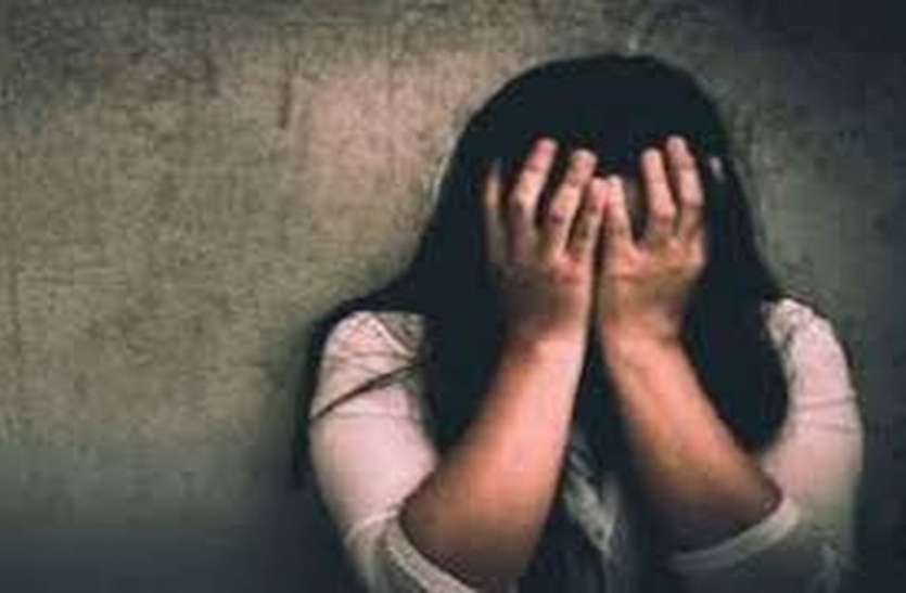 RAPE : जीवन भर साथ रखने का झांसा देकर तीन साल तक किया विवाहिता का यौन शोषण RAPE : जीवन भर साथ रखने का झांसा देकर तीन साल तक किया विवाहिता का यौन शोषण