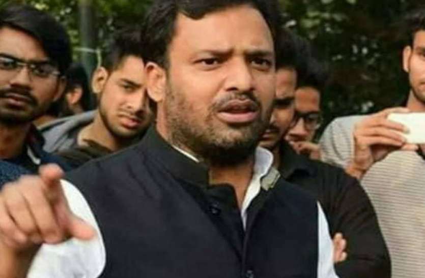 CAA-NRC मामले में कांग्रेस नेता गिरफ्तार, प्रदेश अध्यक्ष समेत कार्यकर्ताओं ने किया प्रदर्शन CAA-NRC मामले में कांग्रेस नेता गिरफ्तार, प्रदेश अध्यक्ष समेत कार्यकर्ताओं ने किया प्रदर्शन