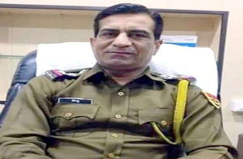 राजगढ़ थानाधिकारी आत्महत्या मामला : सीबीआई टीम ने दिनभर खंगाली फाइलें, निगरानी के लिए लगाए कैमरे राजगढ़ थानाधिकारी आत्महत्या मामला : सीबीआई टीम ने दिनभर खंगाली फाइलें, निगरानी के लिए लगाए कैमरे