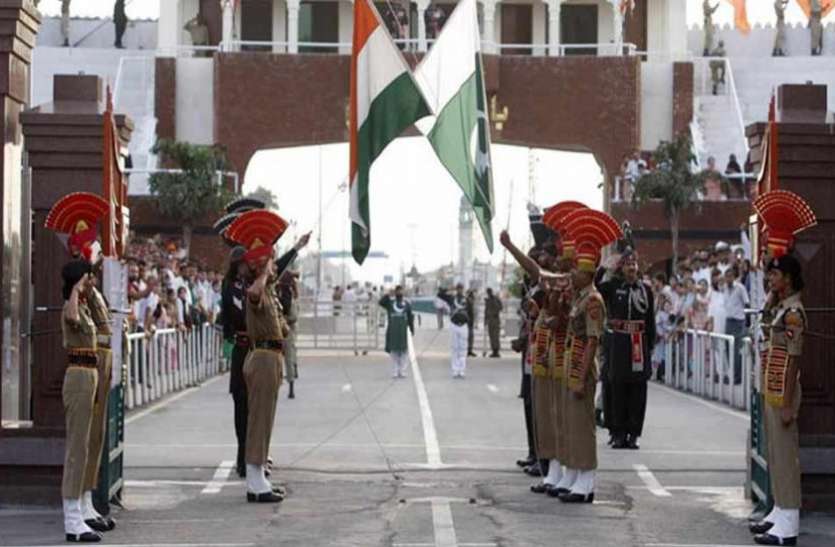 Attari-Wagah border India-Pakistan दूतावास के 181 अधिकारी लौटेंगे स्वदेश, पहुंचे Attari-Wagah बॉर्डर