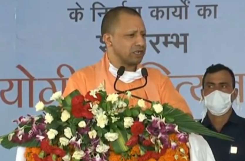 CM yogi बुन्देलखंड में 2,185 करोड़ की पेयजल परियोजना का हुआ शुभारंभ, सीएम ने कहा- जल संरक्षण के लिए आगे आना होगा