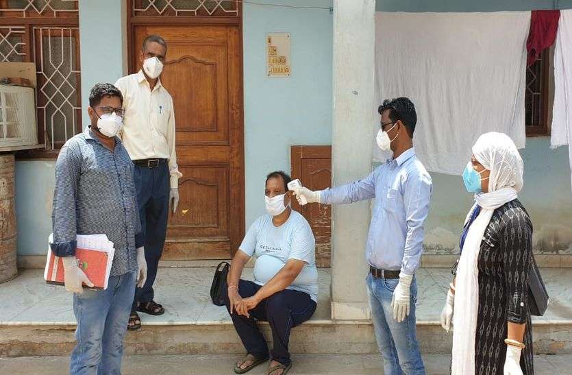 Corona bomb exploded in Bari, 15 corona patients left in different neighborhoods बाड़ी में फिर फूटा कोरोना बम,अलग-अलग मोहल्लों में निकले 15 कोरोना मरीज
