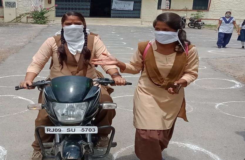 बोर्ड की परीक्षा खत्म, बच्चों एवं शिक्षक दोनों ने महसूस की राहत बोर्ड की परीक्षा खत्म, बच्चों एवं शिक्षक दोनों ने महसूस की राहत