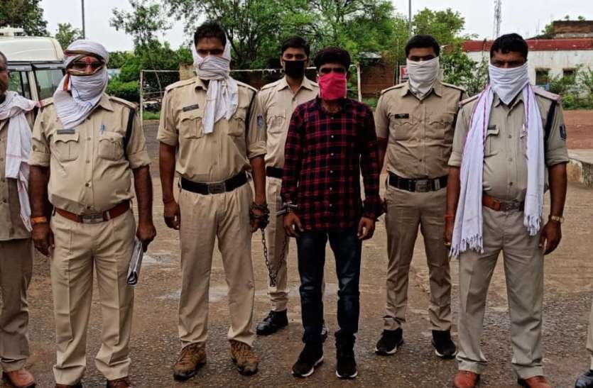 Rewarded dacoit Awadhesh Yadav arrested पुलिस को मिली बड़ी कामयाबी, ईनामी डकैत गिरफ्तार