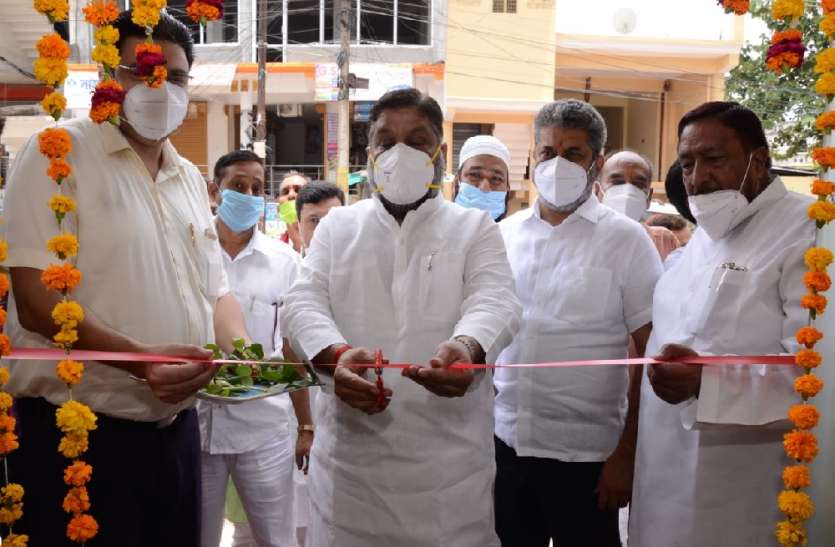 पूर्व कैबिनेट मंत्री अरविंद सिंह गोप किया हॉस्पिटल का उद्घाटन पूर्व कैबिनेट मंत्री अरविंद सिंह गोप ने किया हॉस्पिटल का उद्घाटन