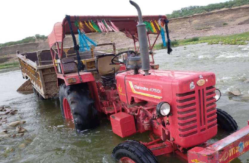 वनकर्मियों से की मारपीट, भगा ले गए ट्रैक्टर-ट्रॉली वनकर्मियों से की मारपीट, भगा ले गए ट्रैक्टर-ट्रॉली