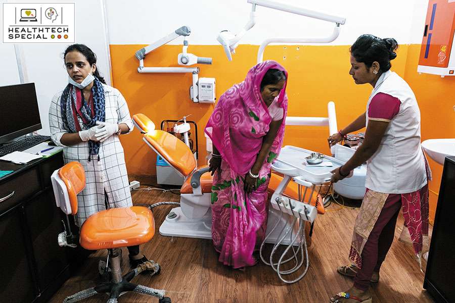 Doctor's Day Special: मेडिकल कॉलेज में छात्राएं ज्यादा, लेकिन डॉक्टर कम ही बनतीं