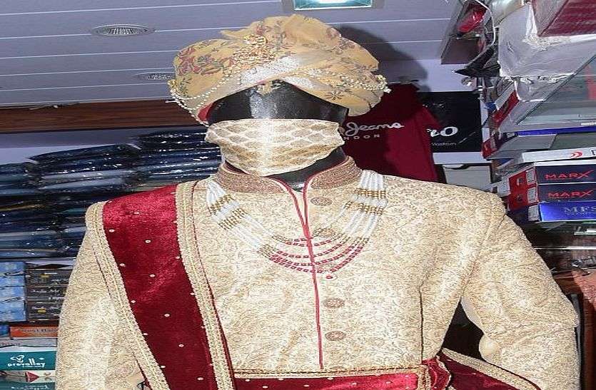विवाह समारोह में मास्क की धाक,कई वैरायटी और डिजाइन में उपलब्ध विवाह समारोह में मास्क की धाक,कई वैरायटी और डिजाइन में उपलब्ध
