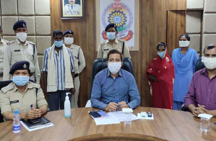 प्रेमी के साथ आपत्तिजनक हालत में थी मां, बेटा पहुंचा तो दोनों ने कर दी हत्या, ये साजिश हुई फेल प्रेमी के साथ आपत्तिजनक हालत में थी मां, बेटा पहुंचा तो दोनों ने कर दी हत्या, ये साजिश हुई फेल