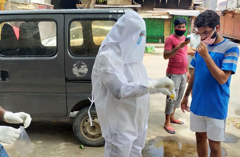कोरोना संक्रमण पर रोकथाम के लिए की मास सैंपलिंग कोरोना संक्रमण पर रोकथाम के लिए की मास सैंपलिंग