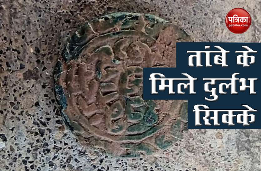 sikke1.jpg खुदाई के दौरान हाथ लगा दुर्लभ सिक्कों से भरा हुआ मटका, लाखों में है इसकी कीमत