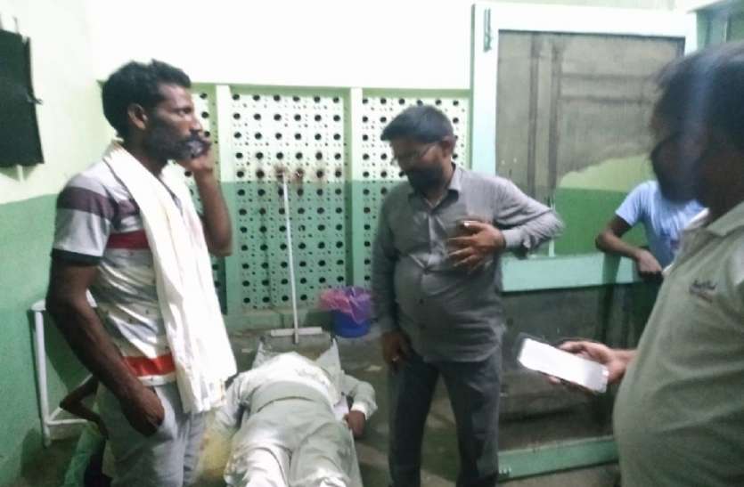 पुलिस को इस सपा नेता का मास्क न लगाने पर चालान करना पड़ गया महंगा, जुर्माना भरते ही हुई मौत पुलिस को इस सपा नेता का मास्क न लगाने पर चालान करना पड़ गया महंगा, जुर्माना भरते ही हुई मौत, सपाइयों का फूटा गुस्सा
