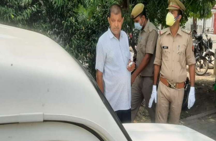 02j04.jpg मेरठ में दिन दहाड़े सरकारी अफसर से एक लाख रुपये की लूट
