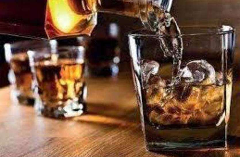 75717822.jpeg शराब पीने वाले हो जाएं सावधान, इस तरह की व्हीसकी से कहीं चली न जाए जान!