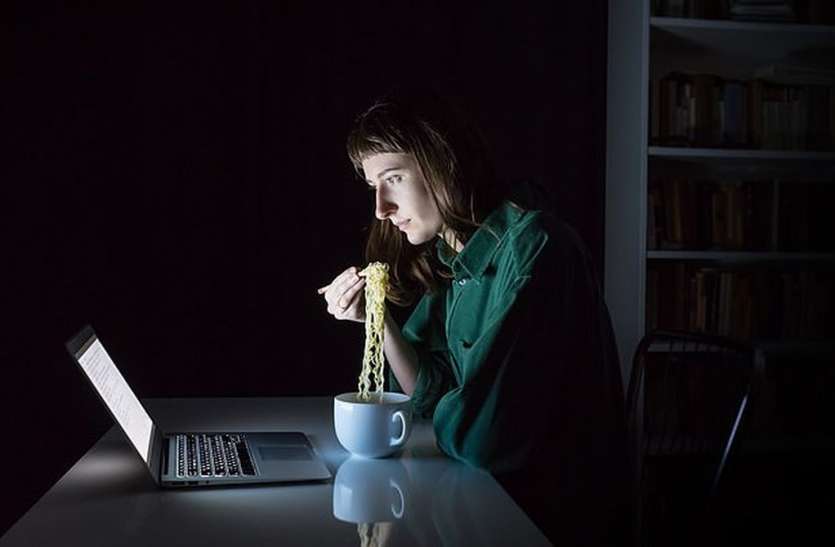 Keep distance from smartphone, mobile is becoming the main reason for stress