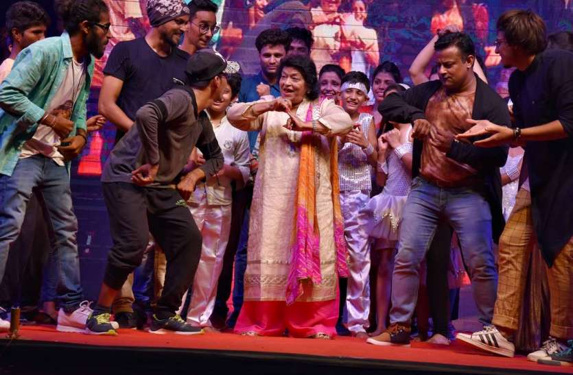 जब जयपुर में सरोज खान जब जयपुर में सरोज खान 'पालकी में होकर सवार चली रे...'
