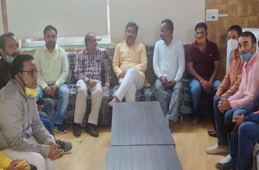 शिवराज के लिए बोले भाजपाई - अच्छा सिला दिया... सपनों के शहर को शिवराज के लिए बोले भाजपाई - अच्छा सिला दिया... सपनों के शहर को