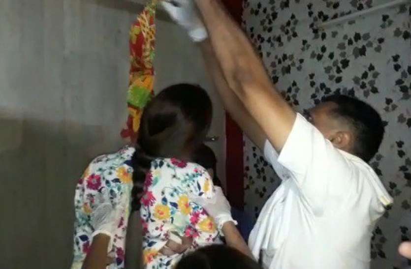 meerut.jpg मेरठ में tiktok girl दरोगा की बेटी ने फांसी लगाकर की आत्महत्या पुलिस जांच में जुटी