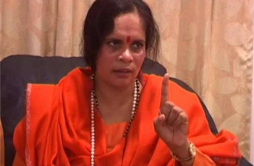 2017_8image_15_17_542248000sadhviprachi-ll.jpg चायवाले ने सिर्फ बंगले से निकाला है, भगवाधारी राजघाट भी खाला करा देते: साध्वी प्राची