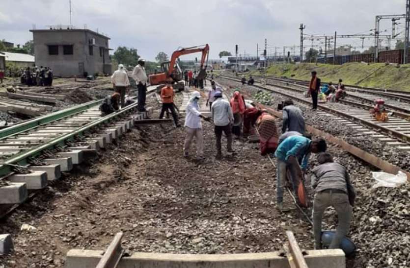 Construction of gauge conversion will be done between Khandwa to Akola गेज परिवर्तनः पहले चरण का कार्य 90 फीसदी पूरा, दूसरे चरण में आकोट से अमलाखुर्द के बीच होगा शुरू