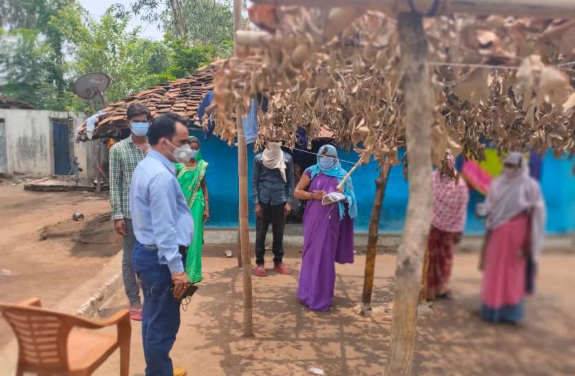 0501nsp1.jpg बिना सुरक्षा उपकरणों के चलाया जा रहा किल कोरोना अभियान
