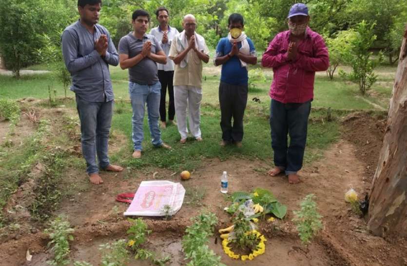 बाजारों में रहा सन्नाटा, राशन की उचित मूल्य की दुकानों पर रही भीड़ बाजारों में रहा सन्नाटा, राशन की उचित मूल्य की दुकानों पर रही भीड़
