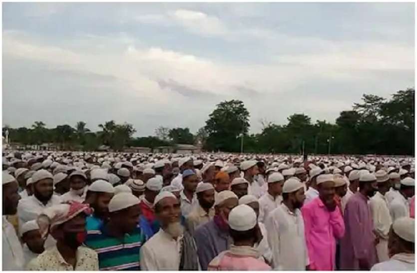 असम ने कश्मीर को दोहराया, जनाजे में 10 हजार हुए शामिल असम ने कश्मीर को दोहराया, जनाजे में 10 हजार हुए शामिल