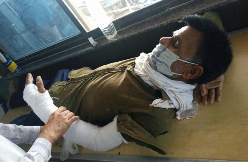 0601nsp32.jpg पुलिस की पिटाई से टूटा मानसिक दिव्यांग का हाथ, एसपी ने किया लाइन अटैच