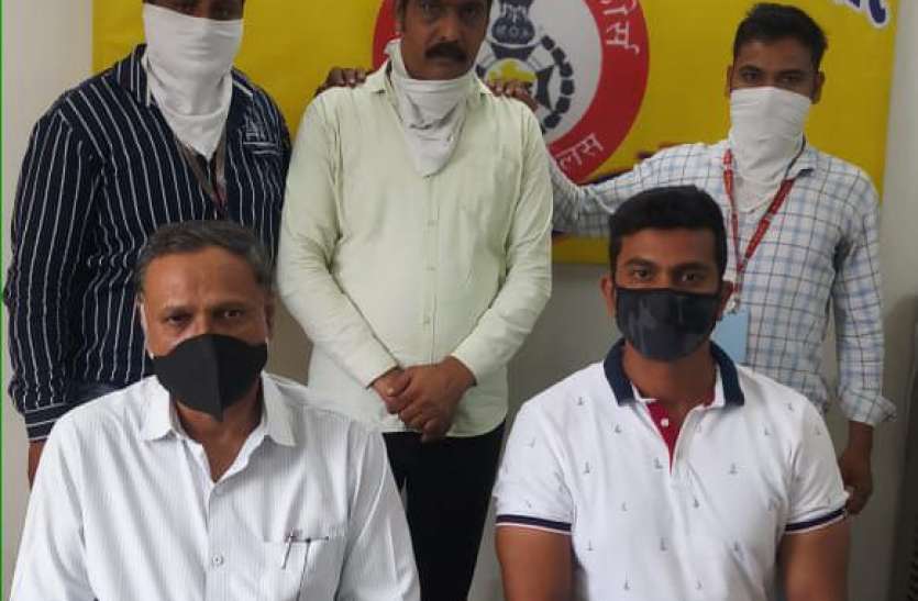 राजेंद्र सूरी साख सहकारी का एक संचालक गिरफ्तार राजेंद्र सूरी साख सहकारी का एक संचालक गिरफ्तार