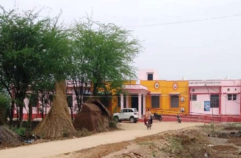 सरकारी जमीनों पर हो रहे अतिक्रमण, छिपा है अंदरुनी खेल सरकारी जमीनों पर हो रहे अतिक्रमण, छिपा है अंदरुनी खेल