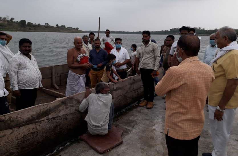 अस्थि विसर्जन चंबल में करने के लिए प्रोत्साहन अस्थि विसर्जन चंबल में करने के लिए प्रोत्साहन