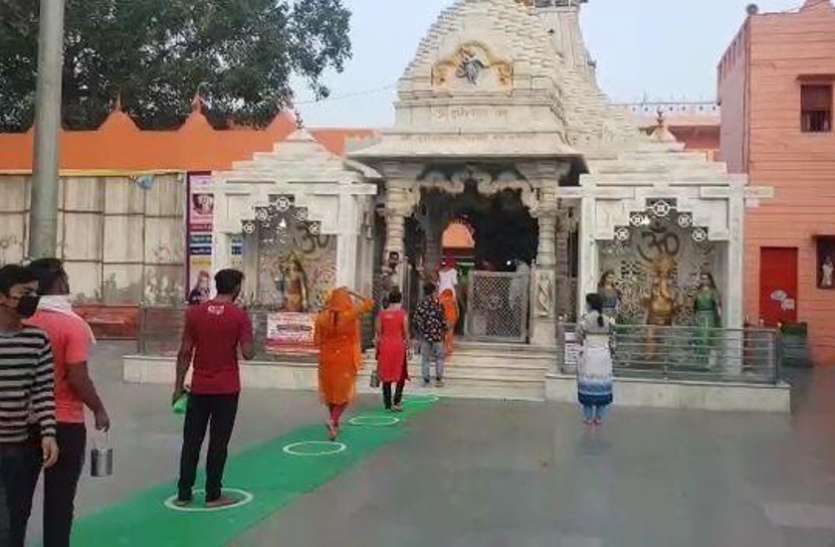 ghaziabad.jpg प्रसिद्ध दूधेश्वर नाथ मंदिर में उमड़ी श्रद्धालुओं की भारी भीड़, 31 जुलाई तक बंद करने के आदेश जारी
