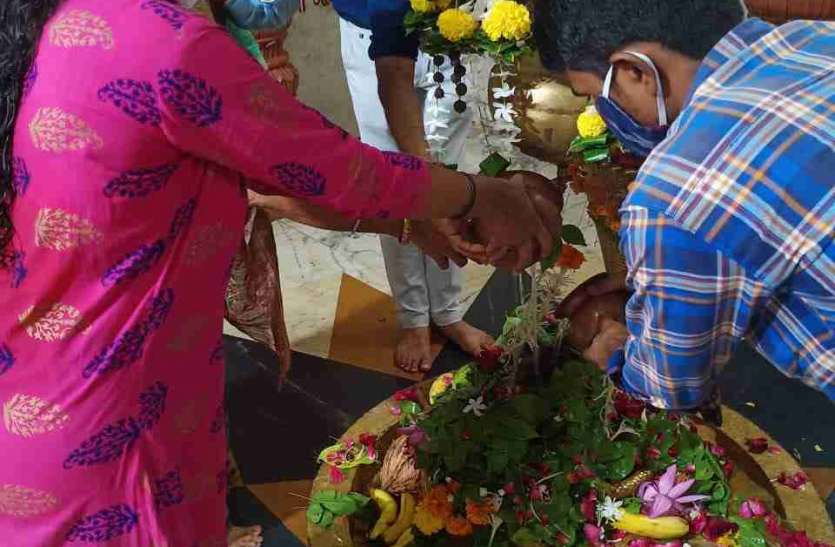 सोमवार को गूंजा हर-हर भोले सोमवार को गूंजा हर-हर भोले