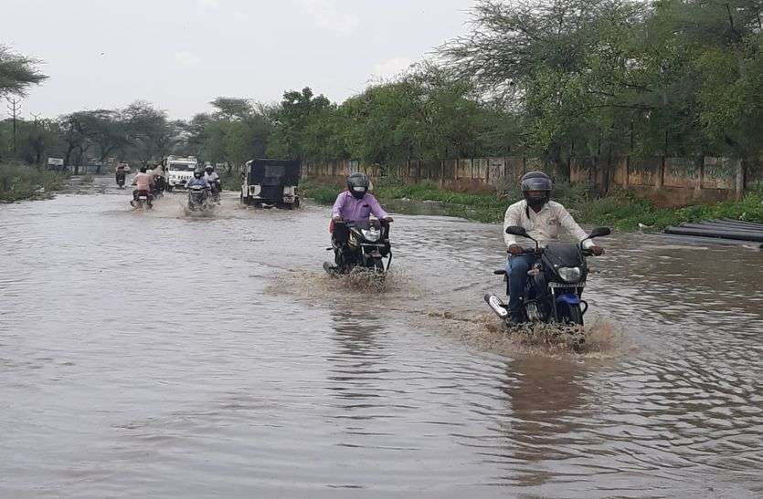 राजस्थान में यहां तेज बरसात के साथ गिरे ओले राजस्थान में यहां तेज बरसात के साथ गिरे ओले