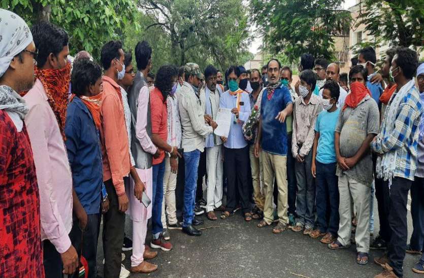मूर्तिकार व चित्रकार संघ ने गृहमंत्री से की झांकी व गणेश प्रतिमा बनाने की मांग मूर्तिकार व चित्रकार संघ ने गृहमंत्री से की झांकी व गणेश प्रतिमा बनाने की मांग