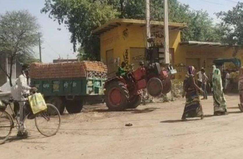 Trolls of bricks running on the roads as a span, operation is not stopping even after accidents सड़कों पर काल बनकर दौड़ रहे ईंटों के ट्रोले, दुर्घटनाओं के बाद भी नहीं थम रहा संचालन