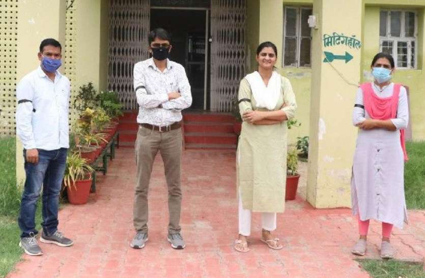 कृषि वैज्ञानिकों ने बांधी काली पट्टी, मांगा अधिकार कृषि वैज्ञानिकों ने बांधी काली पट्टी, मांगा अधिकार