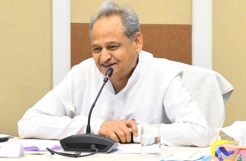 a2.jpg कोरोना से निपटने के लिए पूर्व सैनिकों की लेंगे मदद, संकट में फौजी ही सबसे पहले आते हैं आगे : मुख्यमंत्री