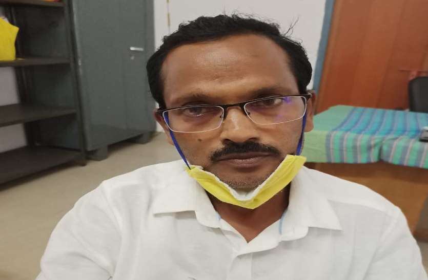 Breaking News: हेडमास्टर से 25 हजार रुपए की रिश्वत लेते बीईओ को एसीबी ने रंगे हाथों पकड़ा Breaking News: हेडमास्टर से 25 हजार रुपए की रिश्वत लेते बीईओ को एसीबी ने रंगे हाथों पकड़ा