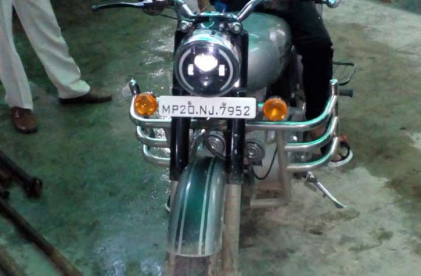 bulet.jpg फटाके जैसा साइलेंसर मिलने पर बाइक जब्त