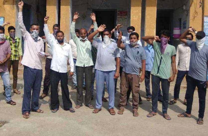 जलापूर्ति में सुधार करो, मास्टर कॉलोनी के लोगों ने किया प्रदर्शन जलापूर्ति में सुधार करो, मास्टर कॉलोनी के लोगों ने किया प्रदर्शन