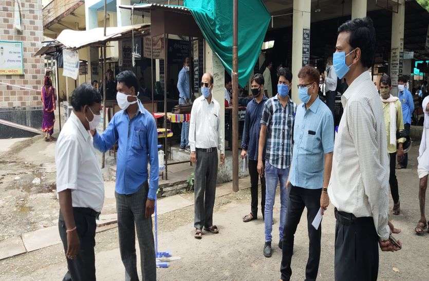 कोरोना गाइडलाइन की पालना बिना न्यायालय परिसर में घुसे तो खैर नहीं कोरोना गाइडलाइन की पालना बिना न्यायालय परिसर में घुसे तो खैर नहीं