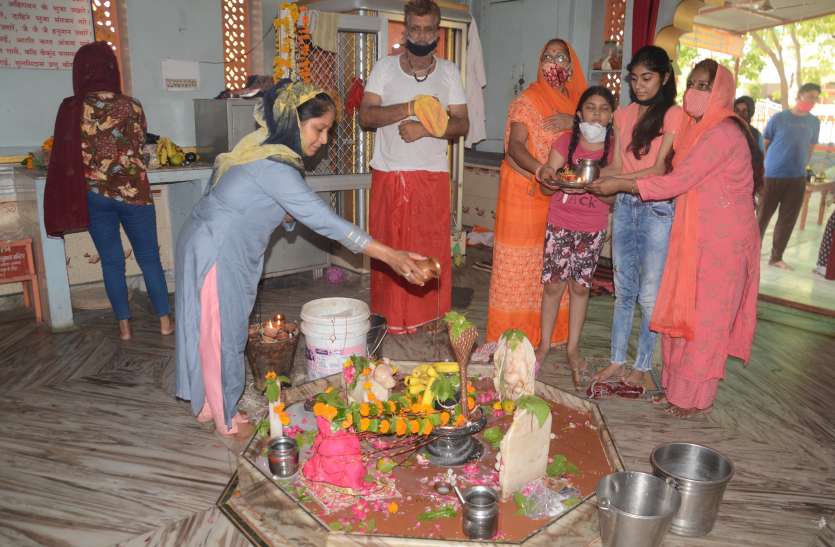 shiv pujan in ajmer Worship: शिवालयों में पूजा-अर्चना, हर-हर महादेव जयकारे