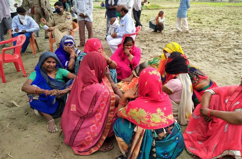 ऐसी हालत में मिला युवती का शव, गांव में मच गया हड़कंप, एक दिन पूर्व से थी लापता, जानिए पूरा मामला ऐसी हालत में मिला युवती का शव, गांव में मच गया हड़कंप, एक दिन पूर्व से थी लापता, जानिए पूरा मामला
